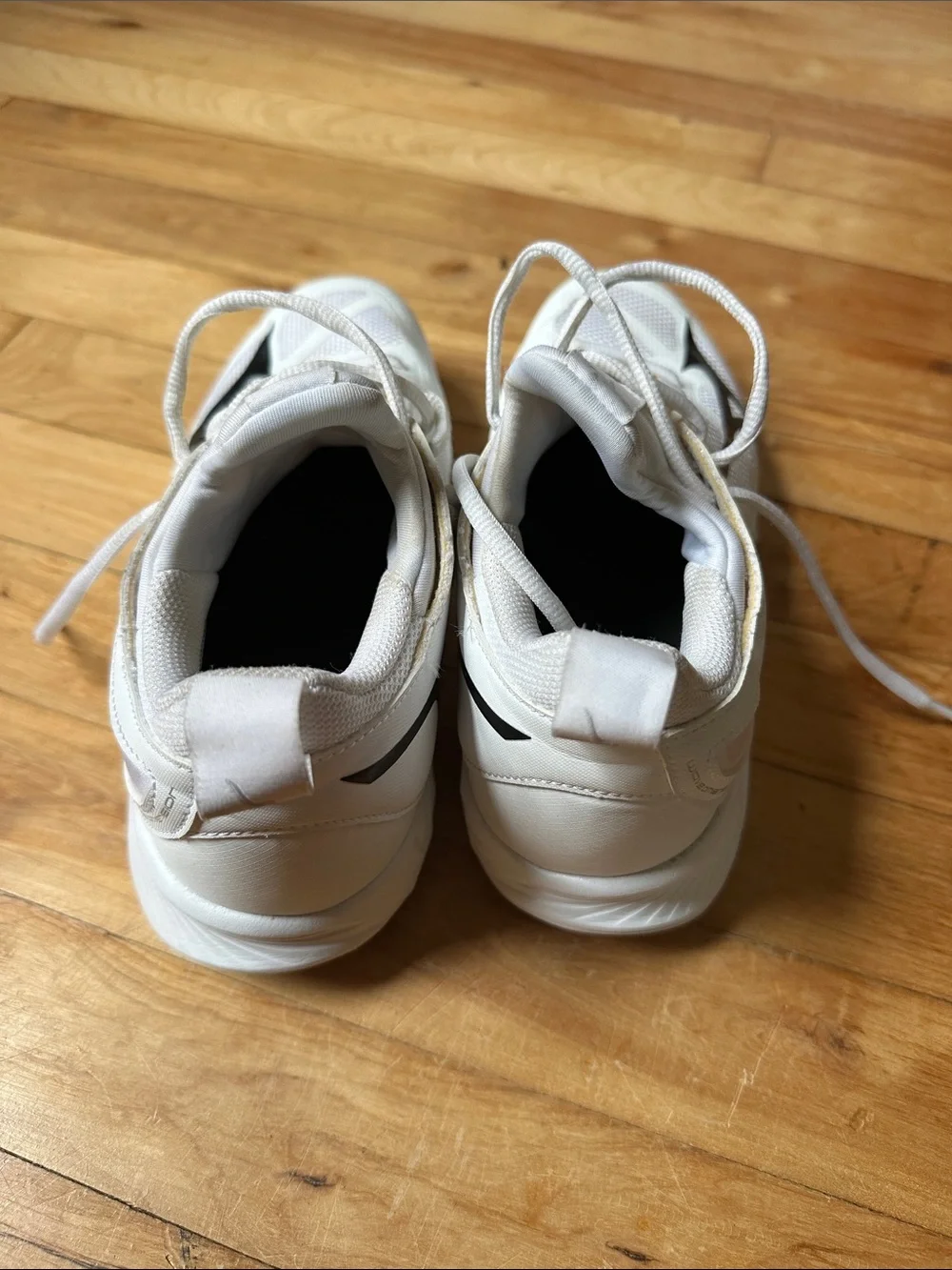Mizuno court shoes